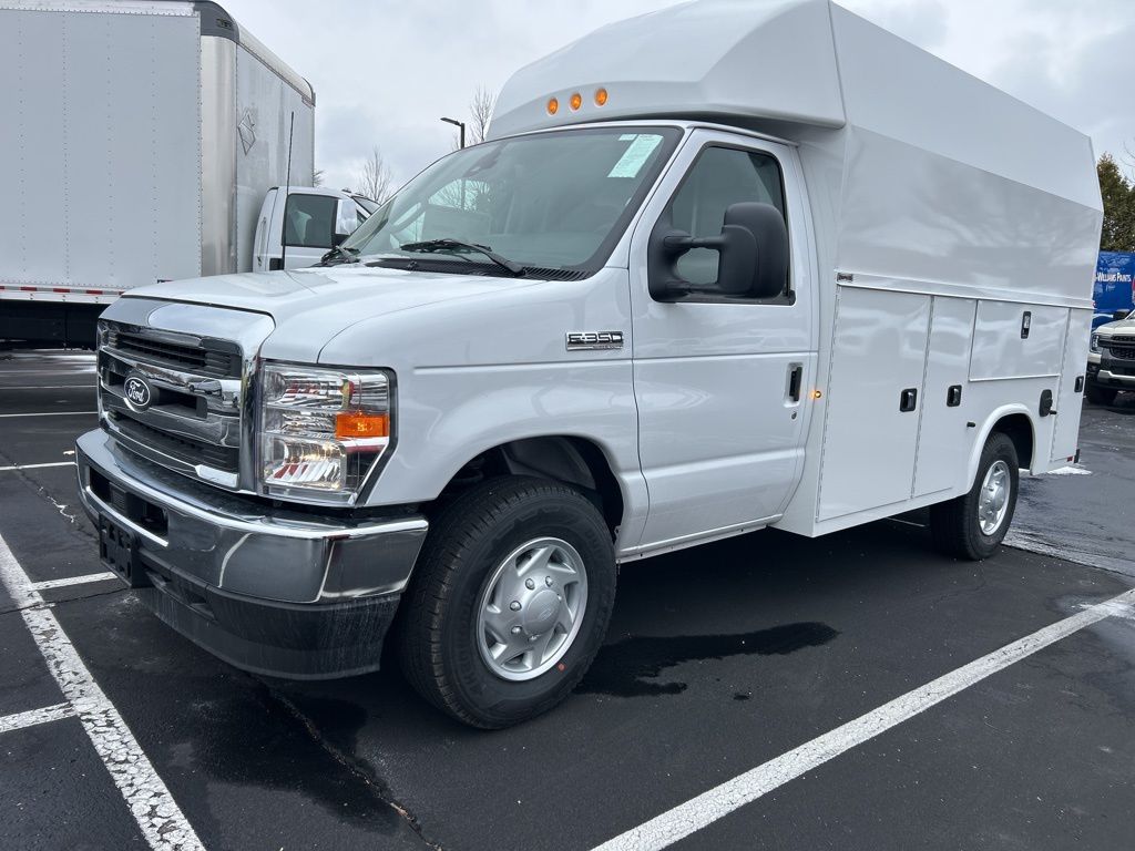 2026 Ford E-Series Cutaway Base's photo