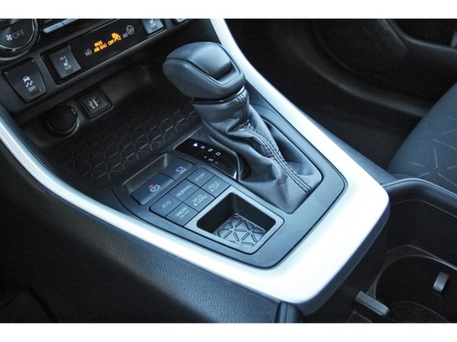 2024 Toyota RAV4 XLE White at TX Auto Group