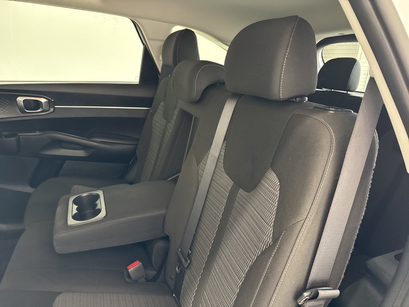 2022 Kia Sorento LX photo 17
