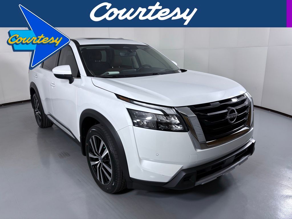2025 Nissan Pathfinder Platinum's photo