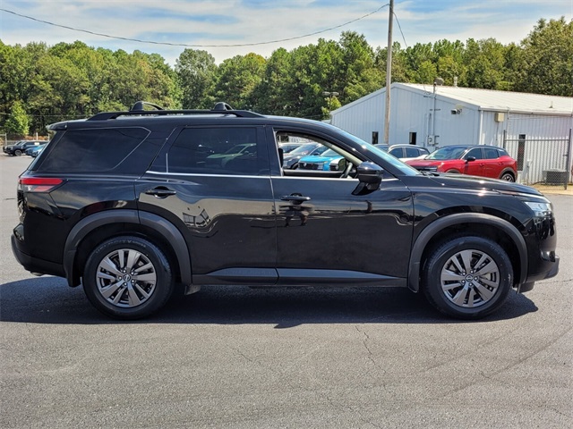 2022 Nissan Pathfinder SV photo 2