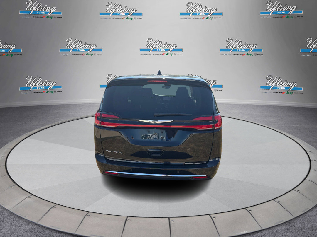 2024 Chrysler Pacifica Touring L photo 3