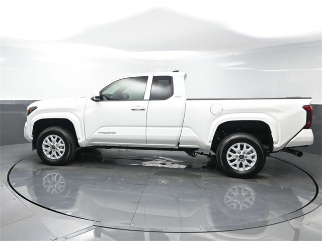 2025 Toyota Tacoma SR5 photo 4