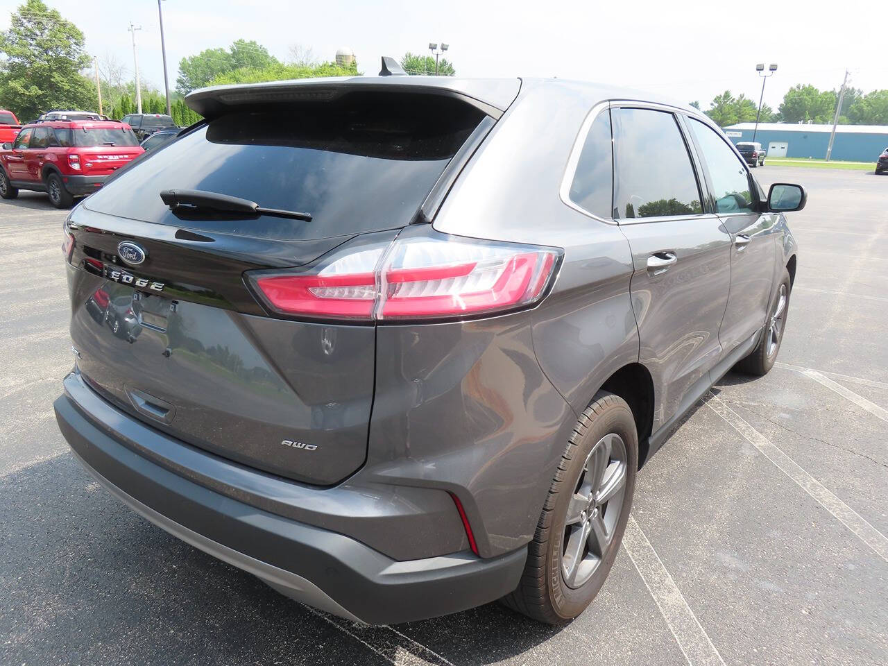 2022 Ford Edge SEL photo 4