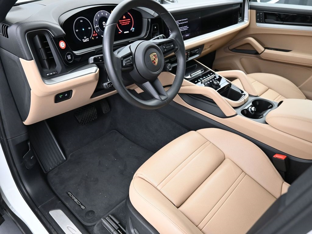 2024 Porsche Cayenne Coupe Base photo 3