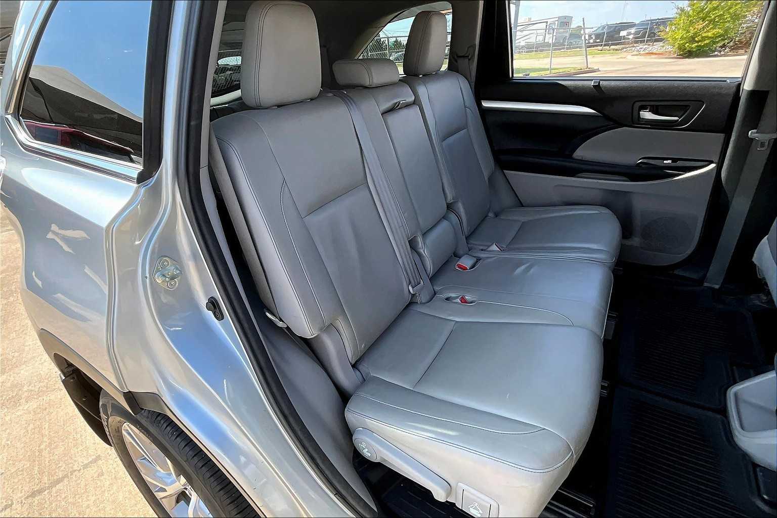 2015 Toyota Highlander XLE photo 17