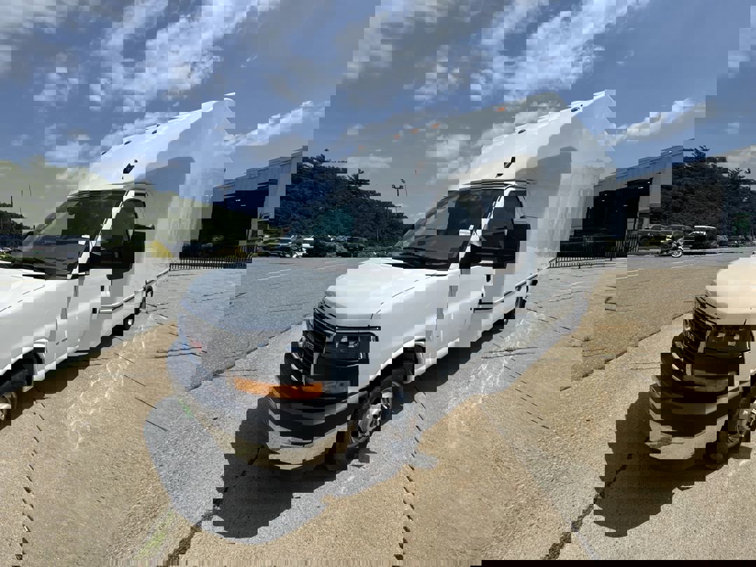 2025 GMC Savana Cutaway Work Van's photo