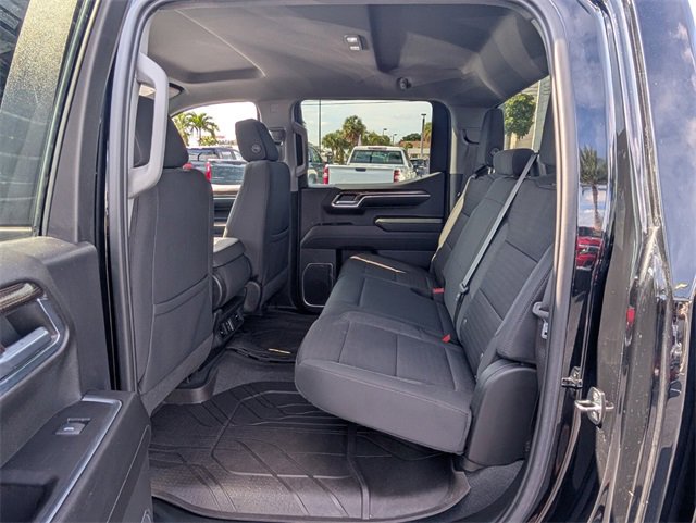 2023 Chevrolet Silverado RST photo 4