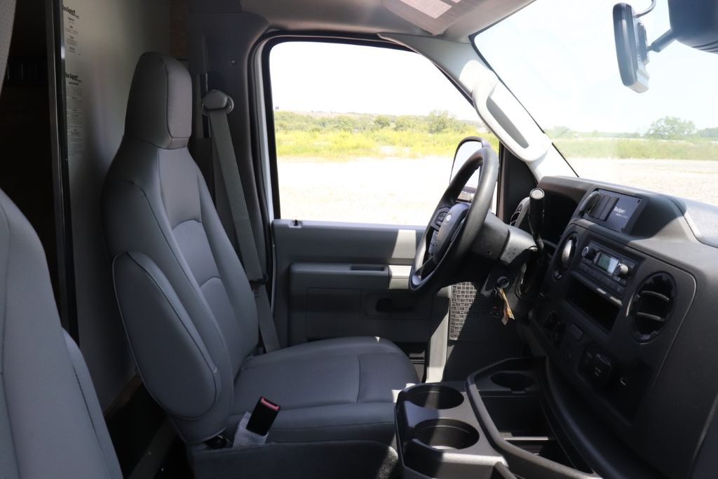 2026 Ford E-450 photo 9