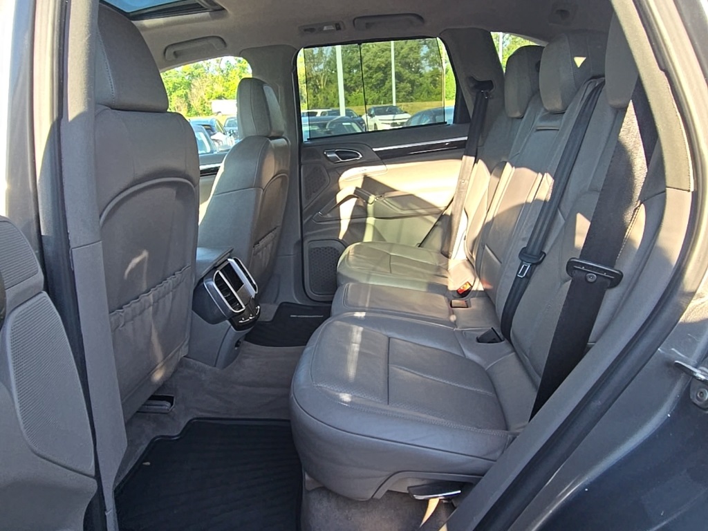 2013 Porsche Cayenne Base photo 30