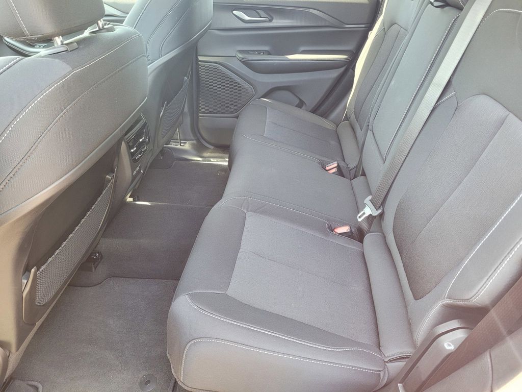 2024 Jeep Grand Cherokee Laredo photo 8