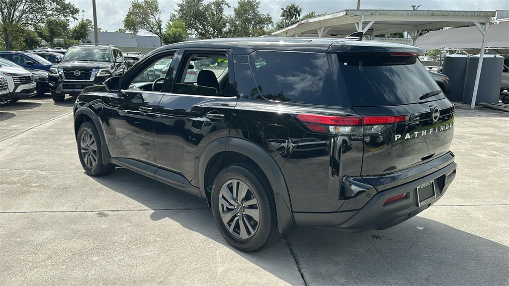 2024 Nissan Pathfinder S photo 2