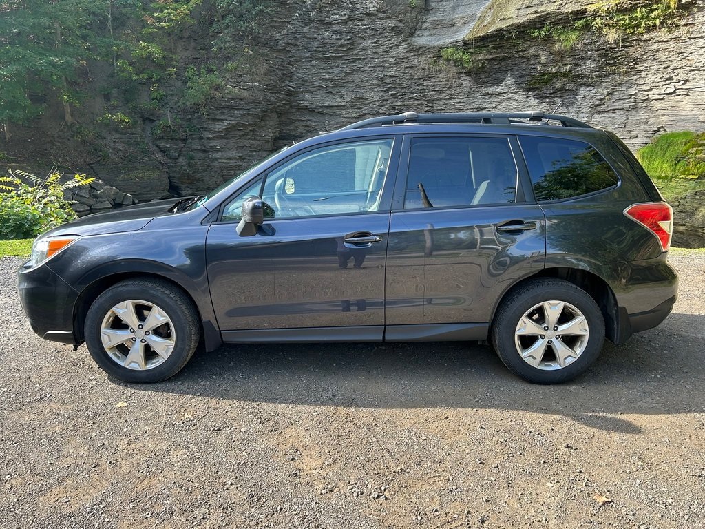2015 Subaru Forester 2.5i Premium photo 2