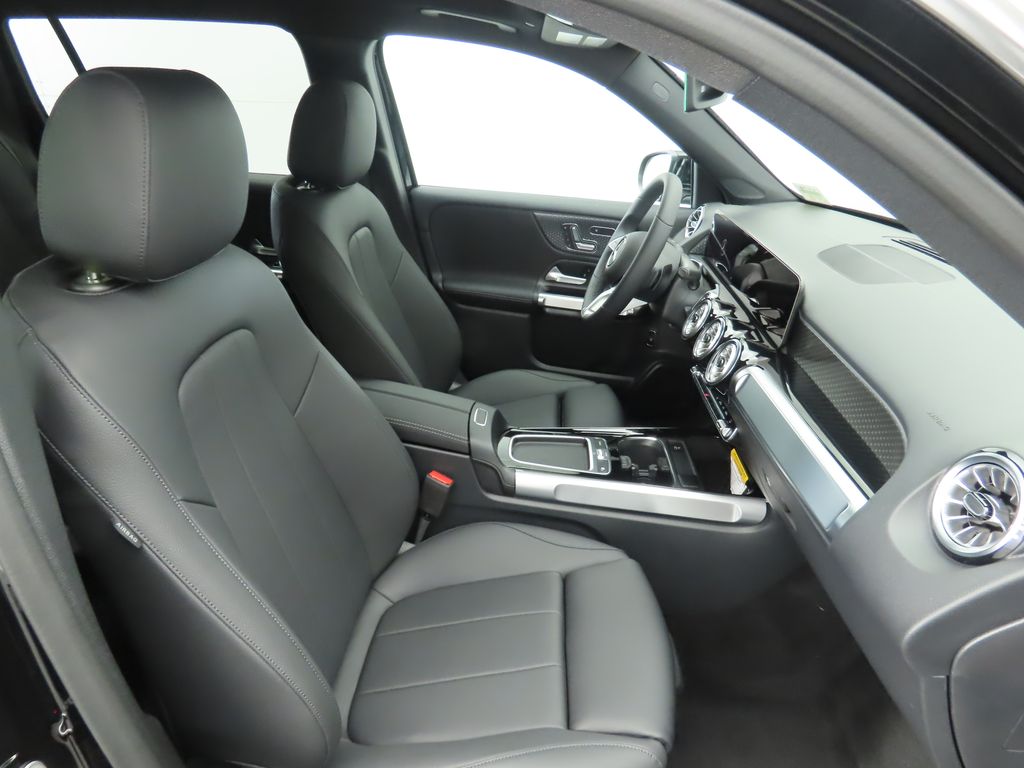 2025 Mercedes Benz GLB 250 photo 20