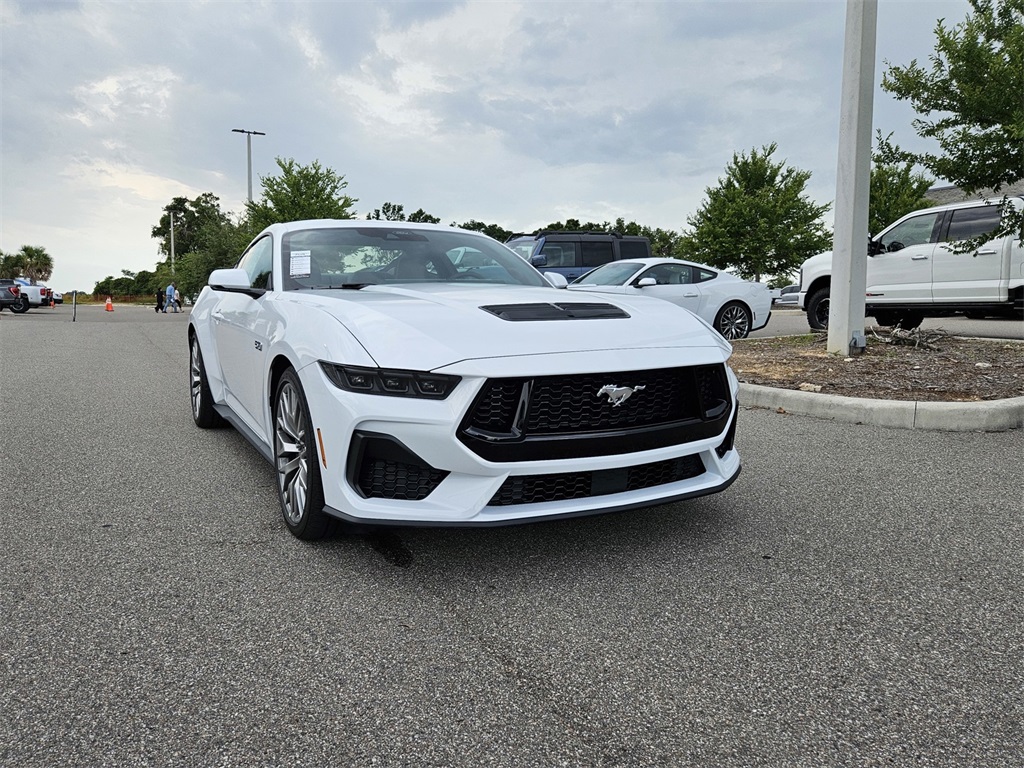 2025 Ford Mustang GT Premium photo 2