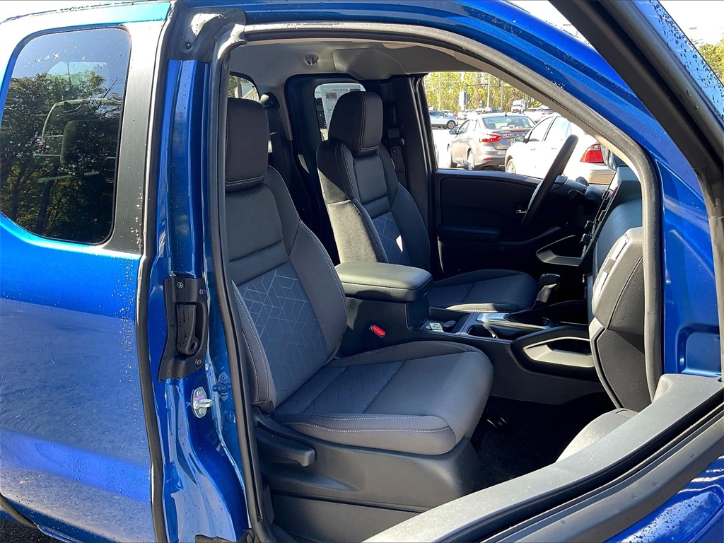 2025 Nissan Frontier SV photo 11