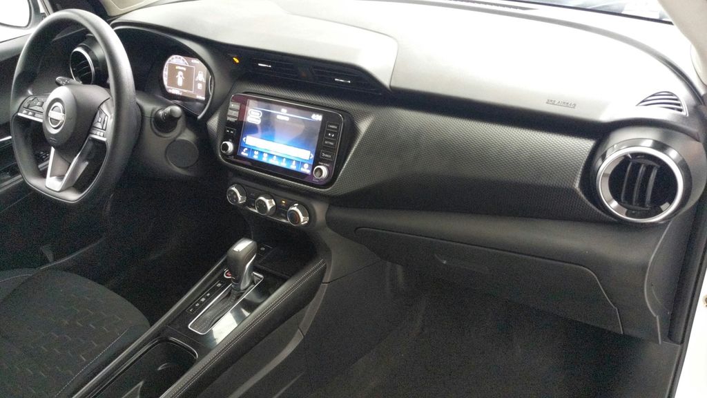 2024 Nissan Kicks SV photo 18