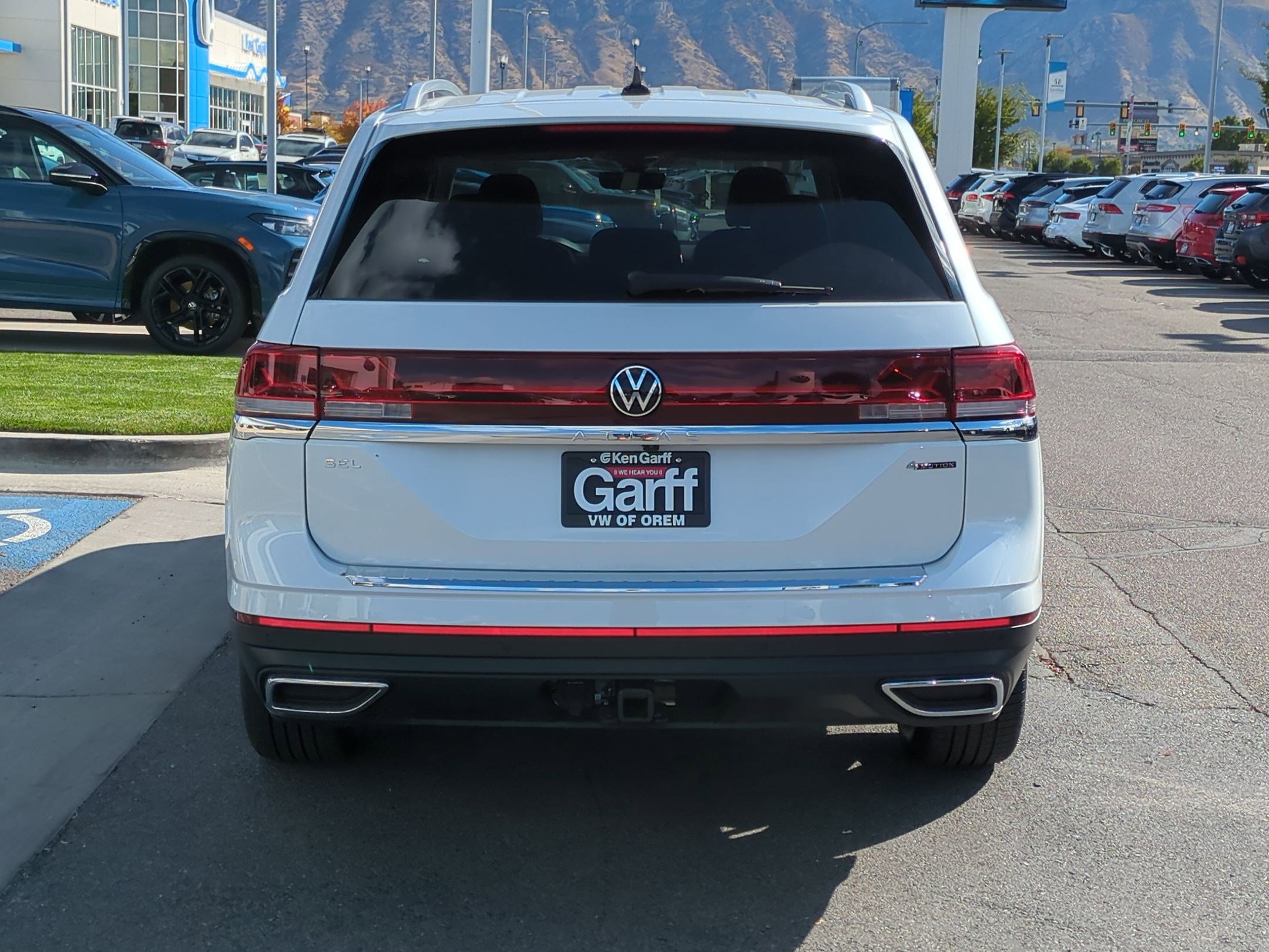 2026 Volkswagen Atlas SEL photo 2