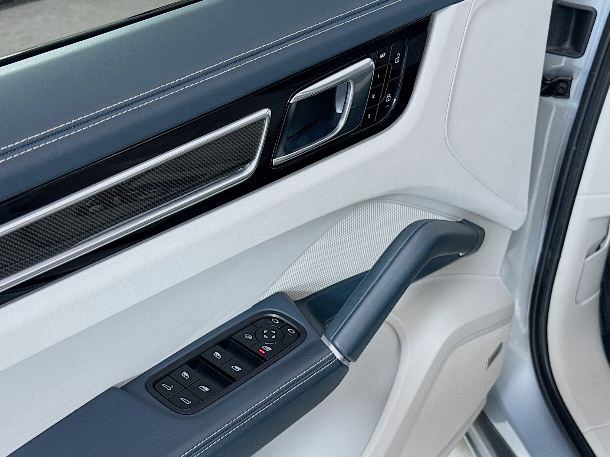 2021 Porsche Cayenne GTS photo 19