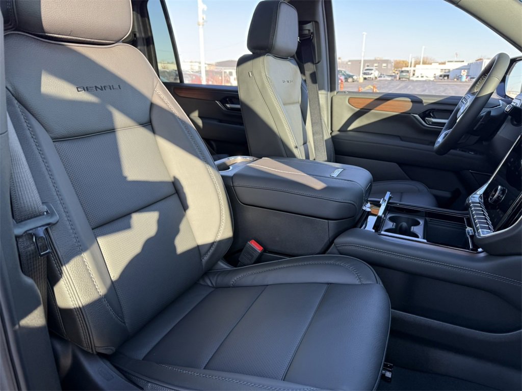 2026 GMC YUKON XL - Image 38