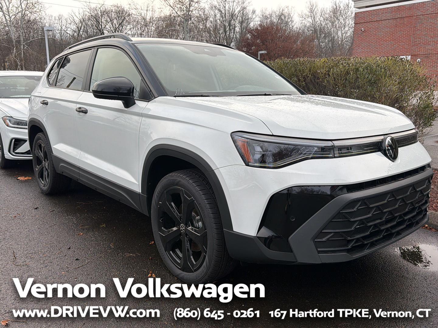 2025 Volkswagen Taos SE Black's photo