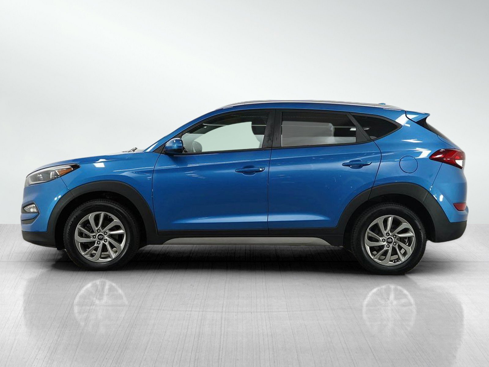 Used 2018 Hyundai Tucson SEL with VIN KM8J3CA41JU597860 for sale in Burnsville, Minnesota