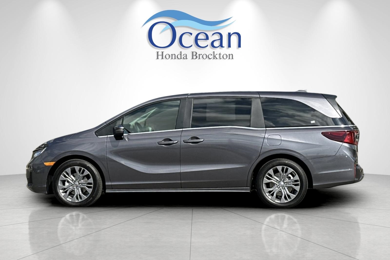 2026 Honda Odyssey Touring photo 2