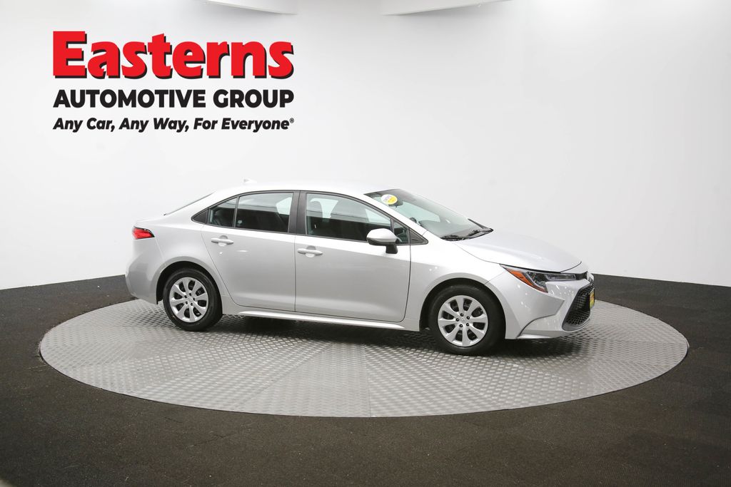 2021 Toyota Corolla LE photo 32