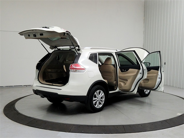 2016 Nissan Rogue SV photo 15