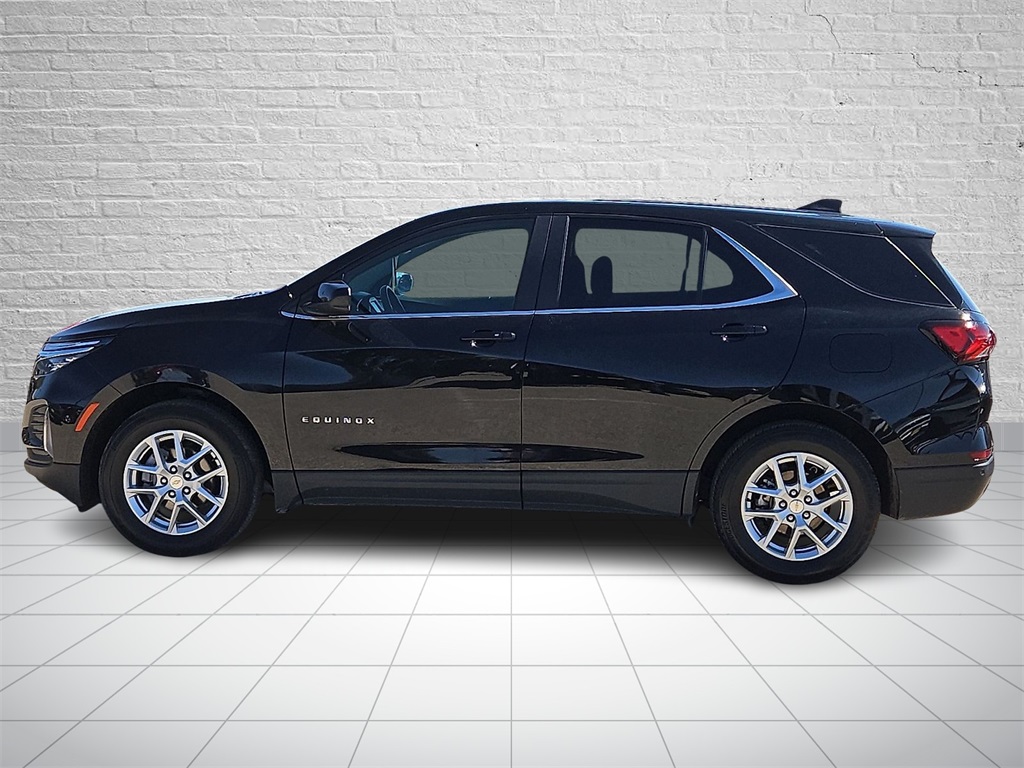 2024 Chevrolet Equinox LT photo 2