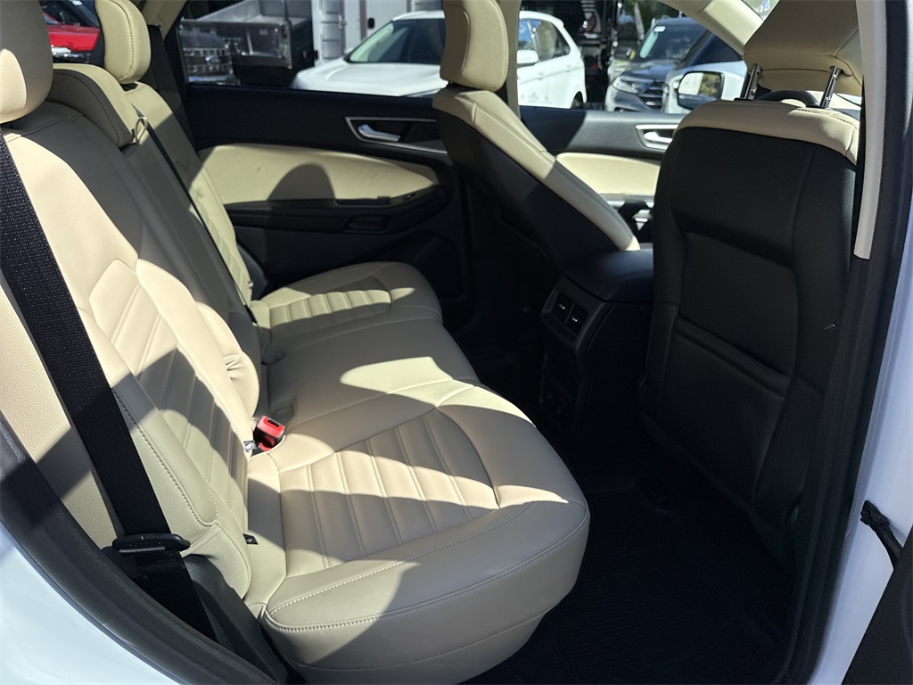 2022 Ford Edge SEL photo 39