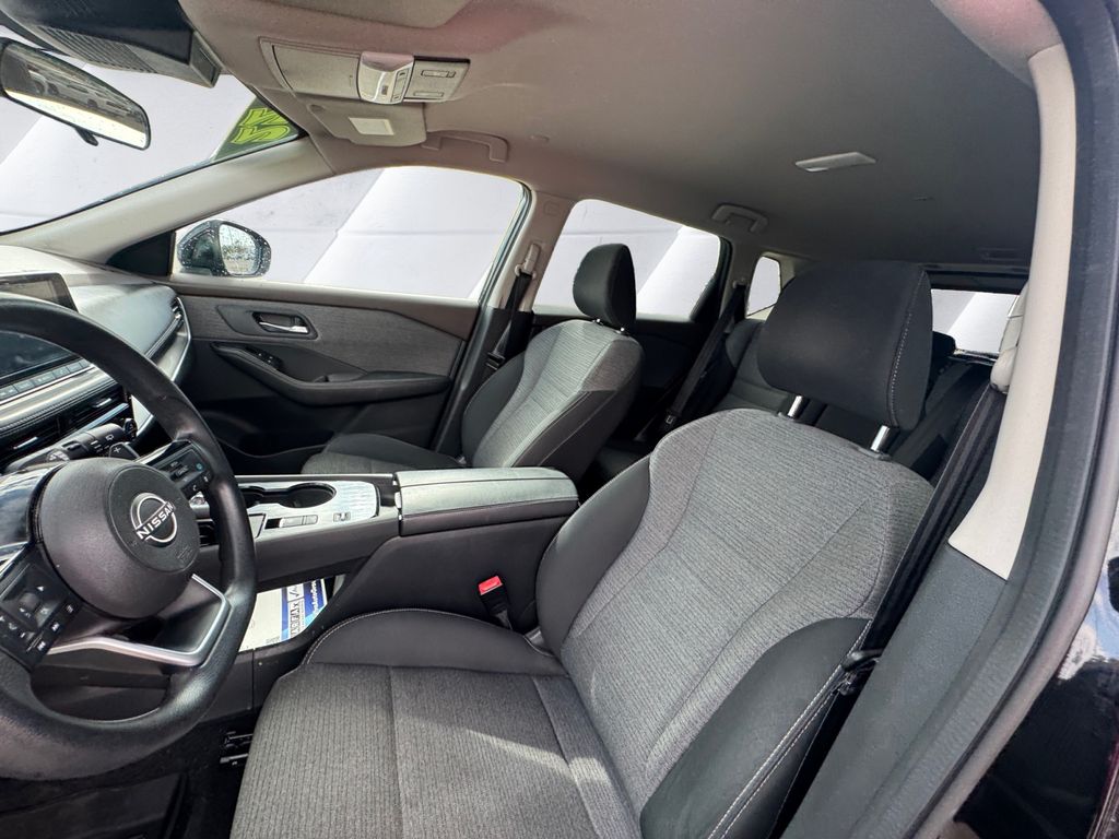 2022 Nissan Rogue SV photo 8