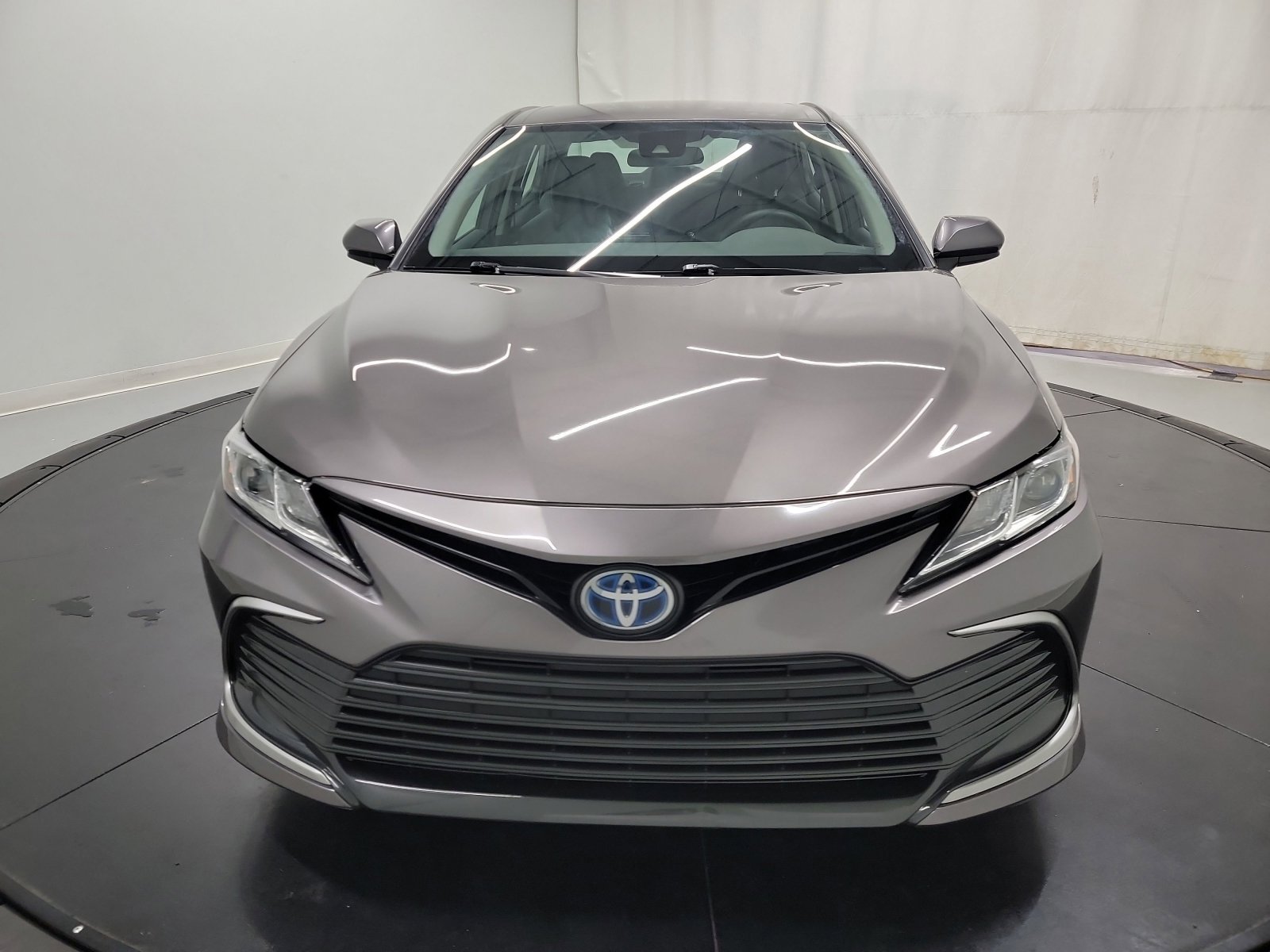 2023 Toyota Camry Hybrid LE photo 3