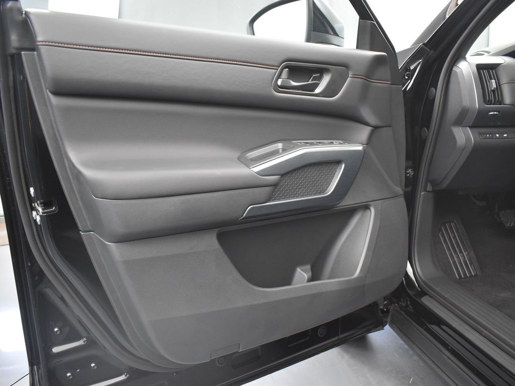 2025 Nissan Pathfinder Rock Creek photo 27