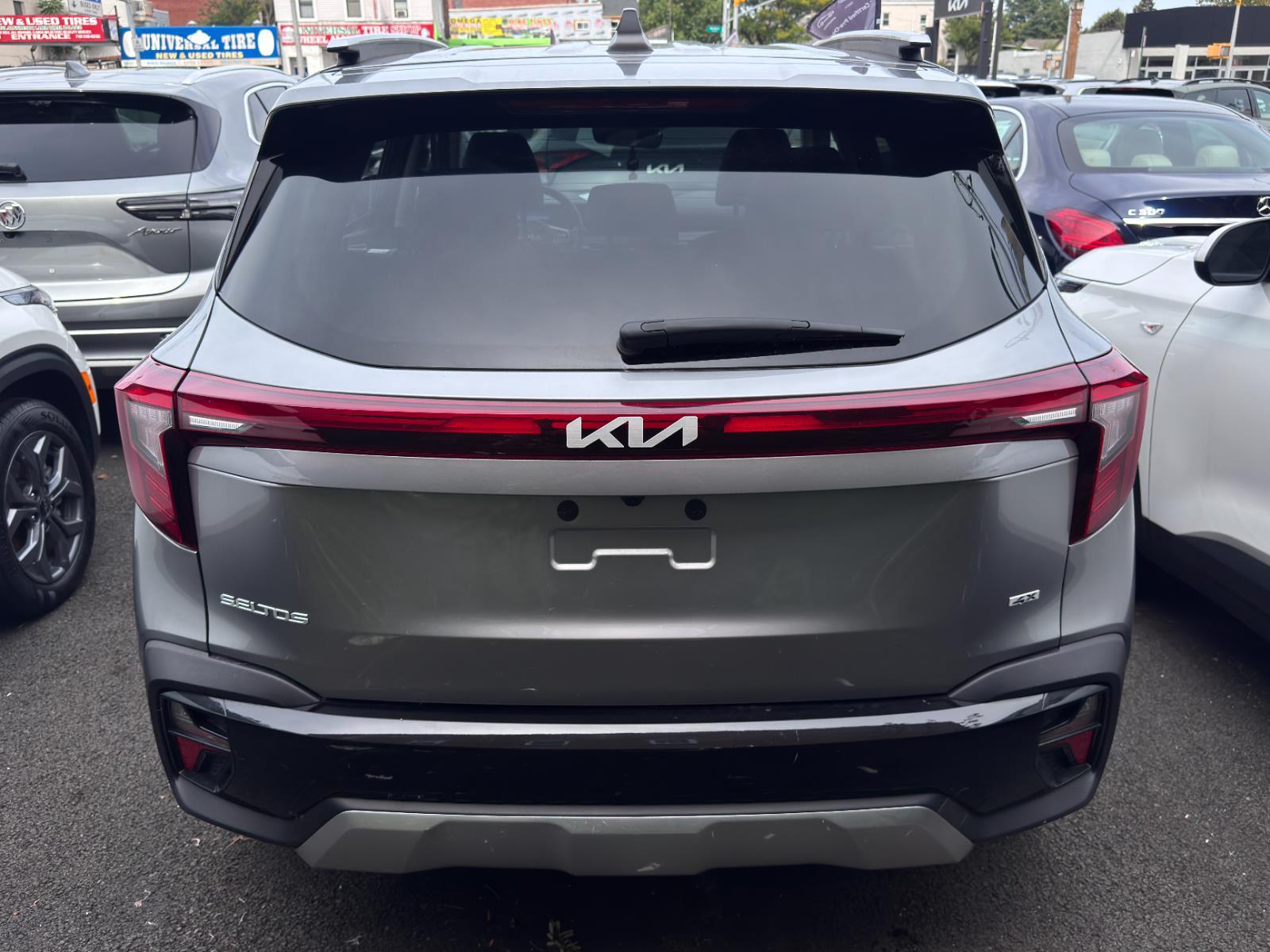 2024 Kia Seltos S photo 4