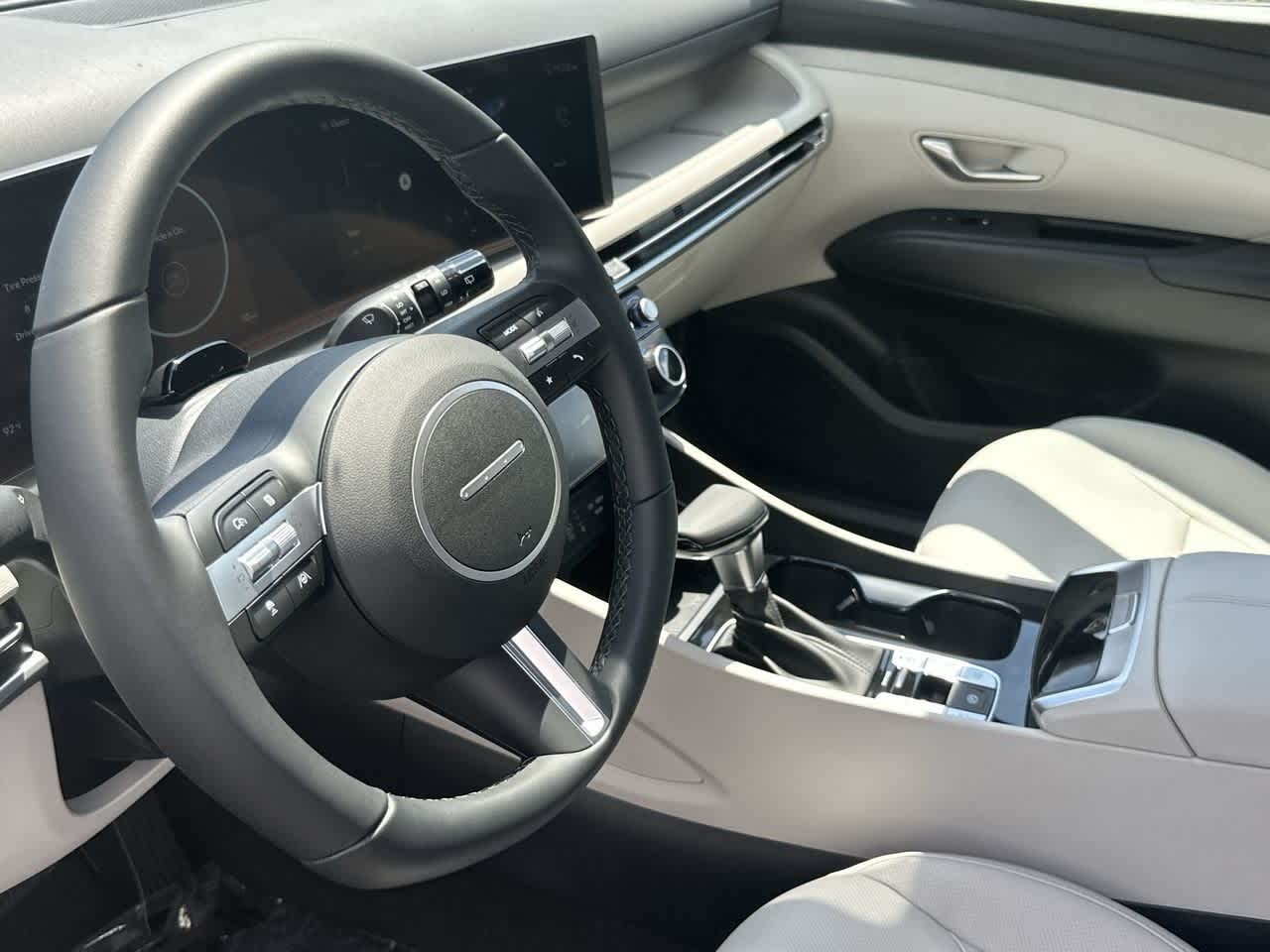 2025 Hyundai Tucson SEL Convenience photo 12