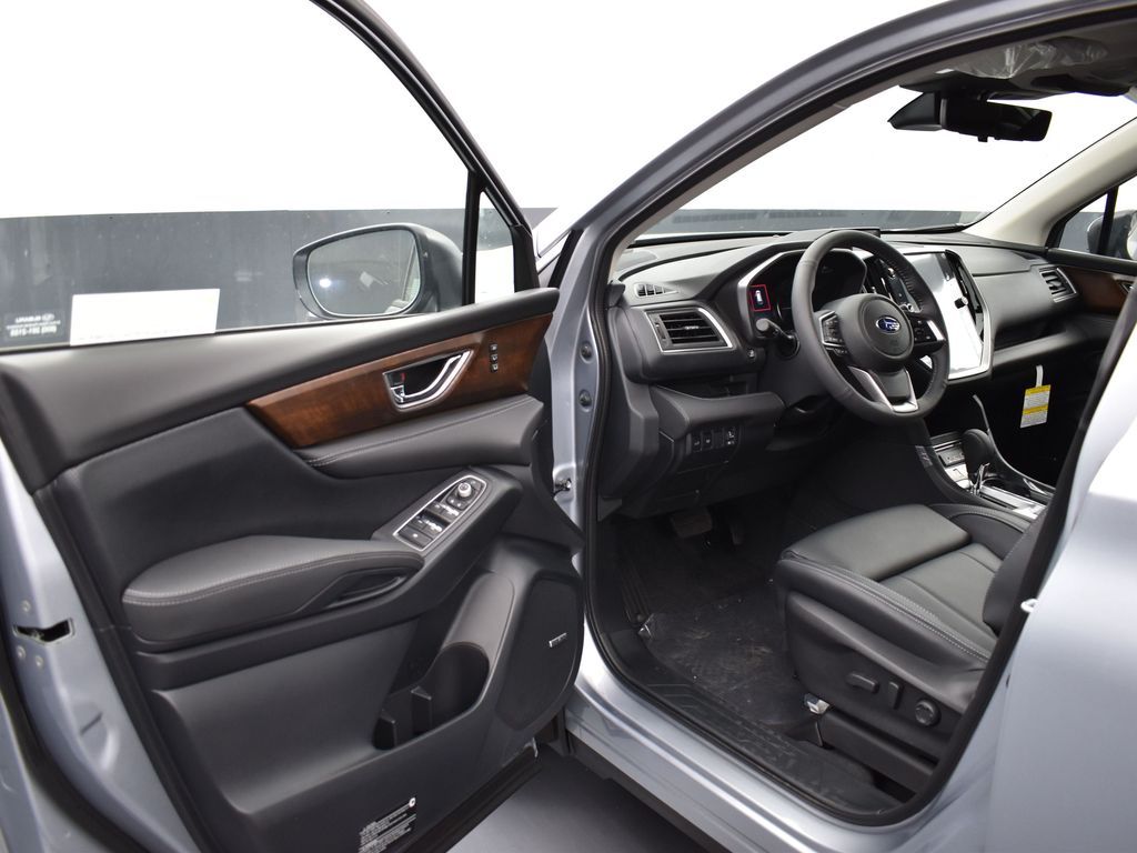 2025 Subaru Ascent Touring photo 3
