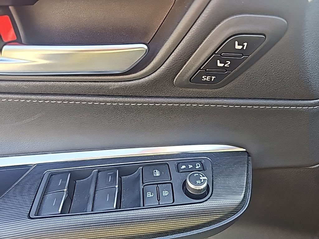 2021 Toyota Venza XLE photo 18