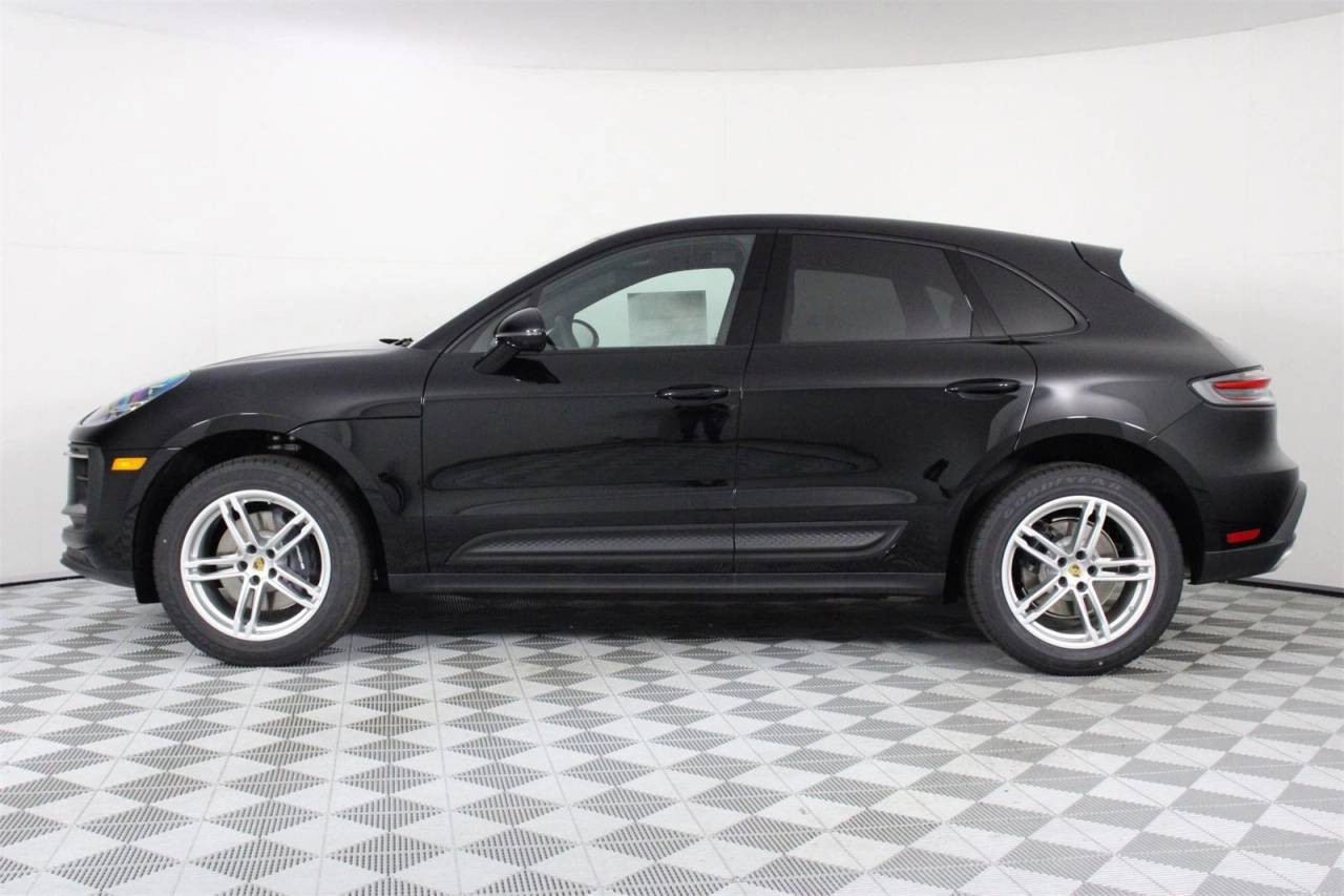 2025 Porsche Macan T photo 2