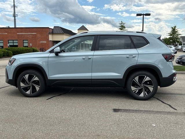 2025 Volkswagen Taos SE photo 3