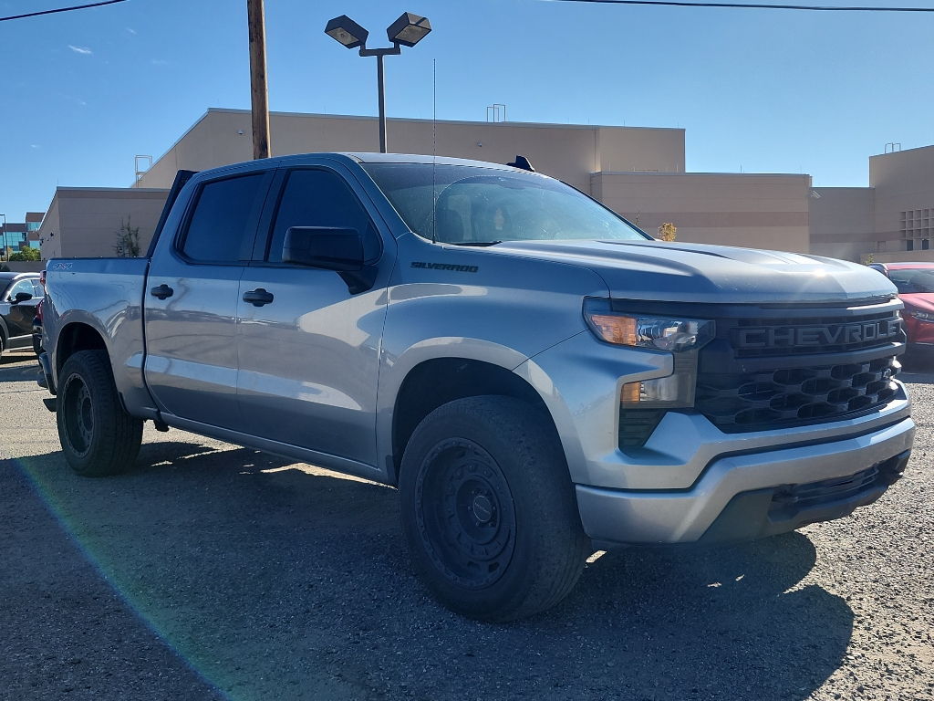 2023 Chevrolet Silverado 1500 Custom photo 3