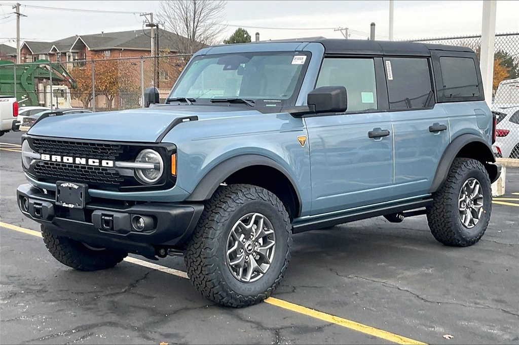 2025 Ford Bronco Badlands photo 2