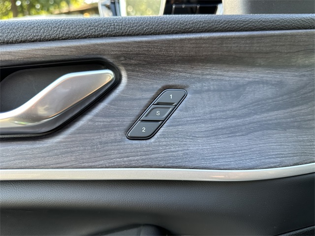 2025 Jeep Grand Cherokee Limited photo 37