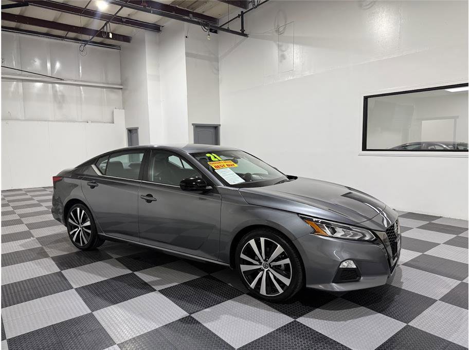 Used 2021 Gun Metallic Nissan 2.5 SR image 1