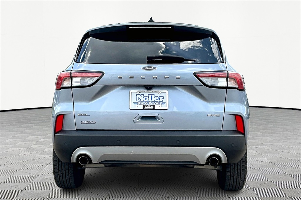 2022 Ford Escape SEL photo 4