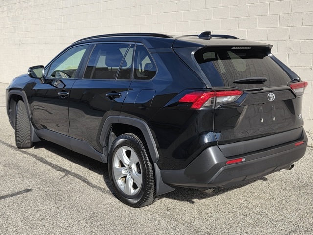 2019 Toyota RAV4 XLE photo 2