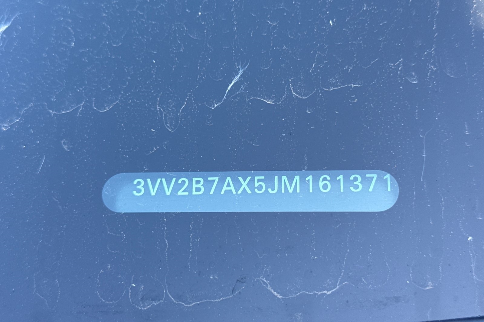 2018 Volkswagen Tiguan SE photo 2