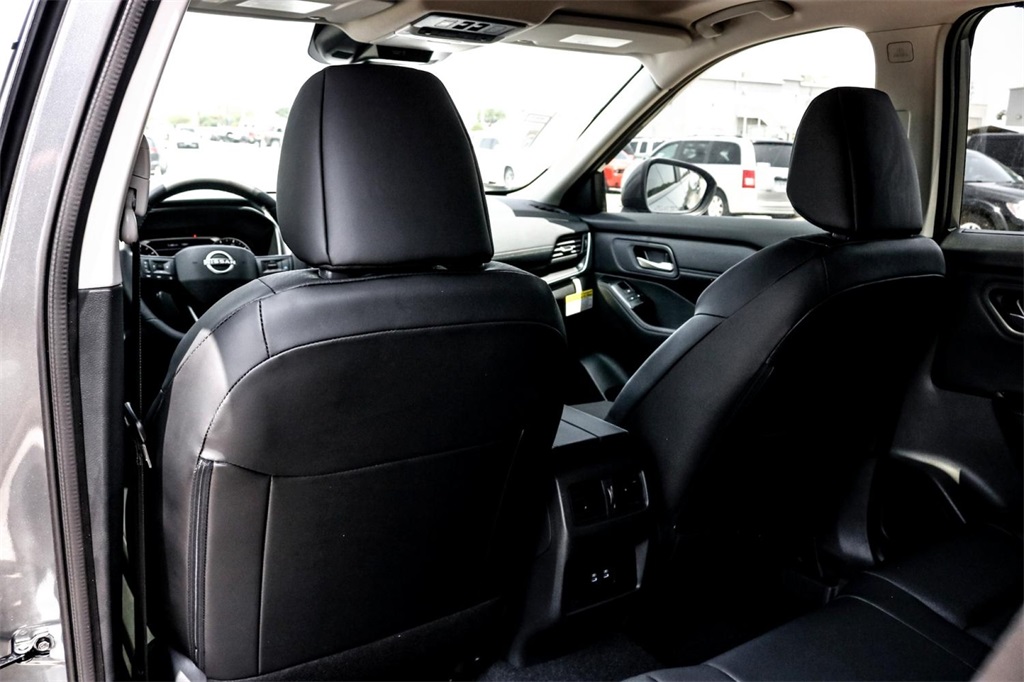 2025 Nissan Rogue SV photo 20