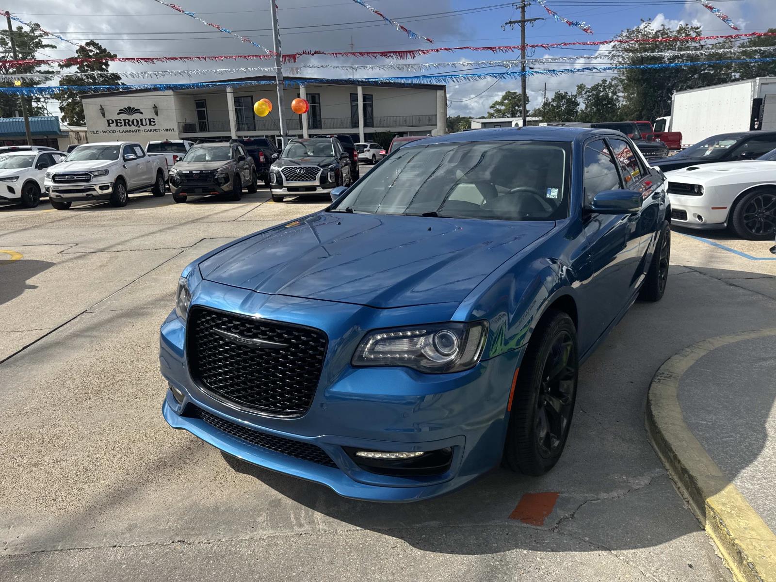 2023 Chrysler 300 Touring L photo 3
