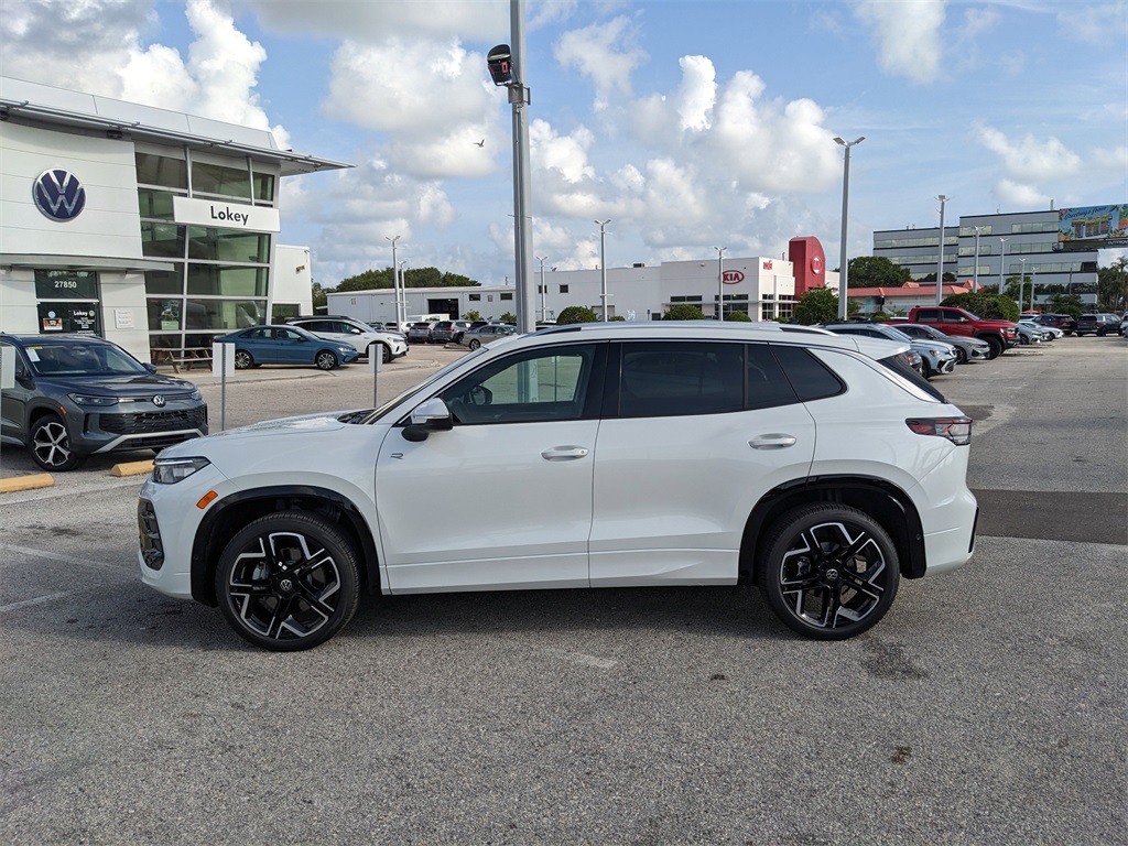 2025 Volkswagen Tiguan SEL R-Line Black photo 2